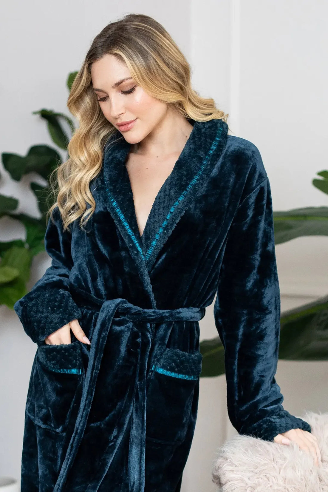 Women's Ultra Soft Plush Bathrobe - Lotus Linen
