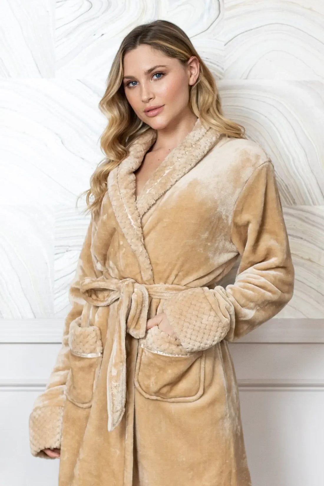 Women's Ultra Soft Plush Bathrobe - Lotus Linen